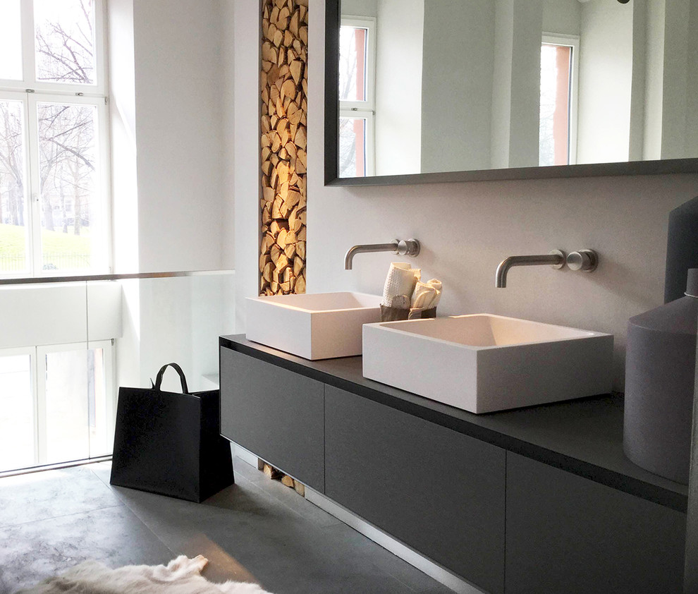 Inspiration for a large scandinavian ensuite bathroom in Turin with grey cabinets, white walls, concrete flooring and marble worktops.