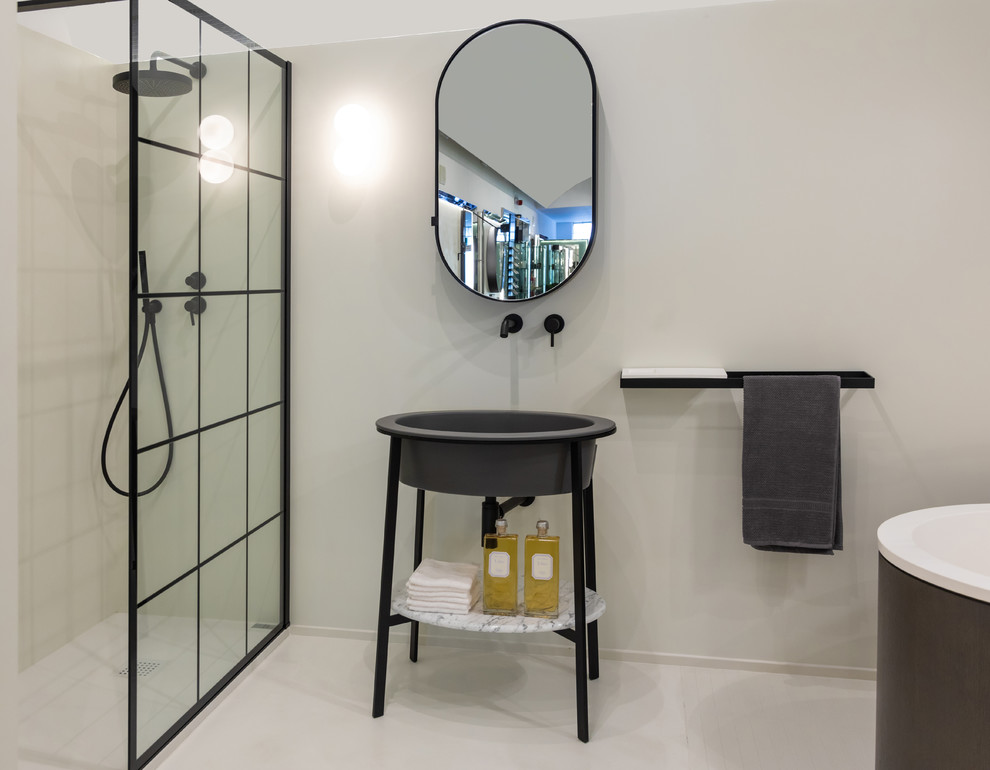 Foto di una grande stanza da bagno con doccia design con zona vasca/doccia separata, pareti beige, lavabo a consolle, pavimento beige e doccia aperta