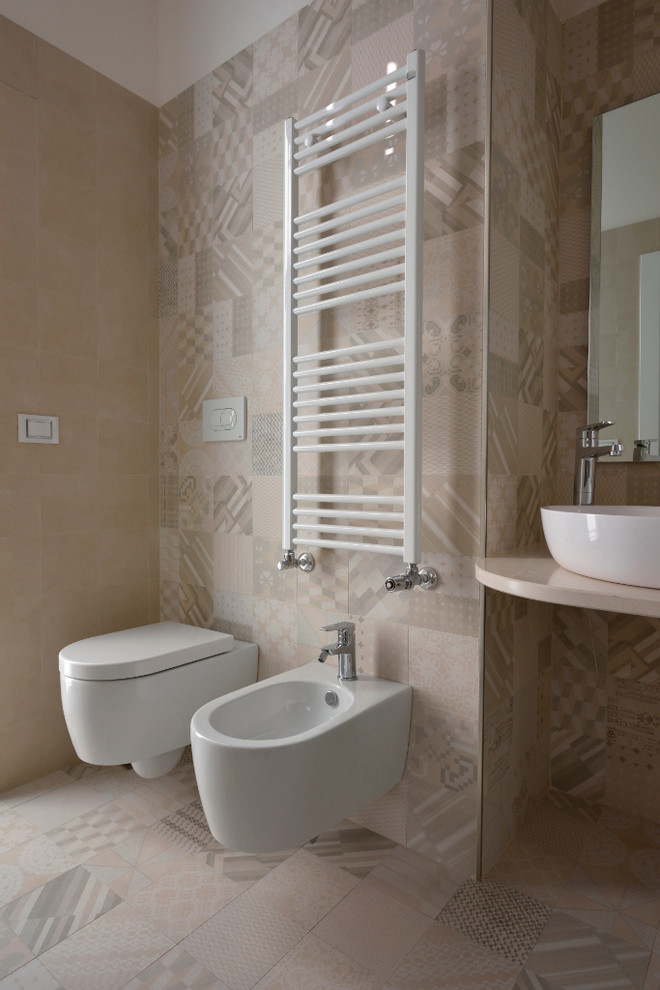 This is an example of a contemporary bathroom in Bari.