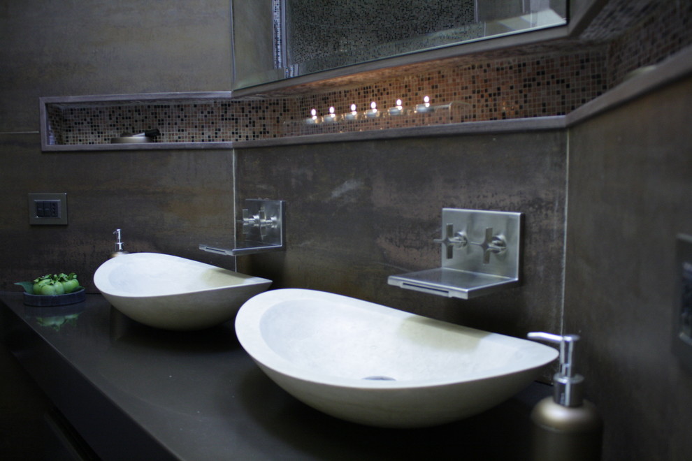 ローマにあるコンテンポラリースタイルのおしゃれな浴室の写真
