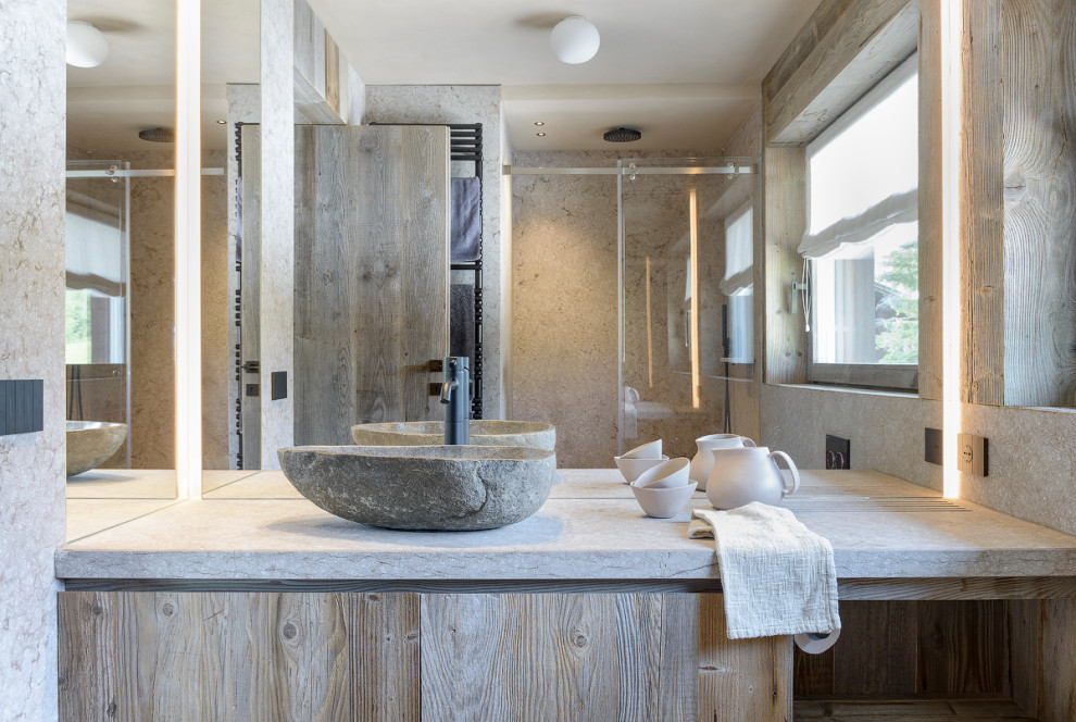 Свежая идея для дизайна: большая ванная комната в стиле рустика - отличное фото интерьера