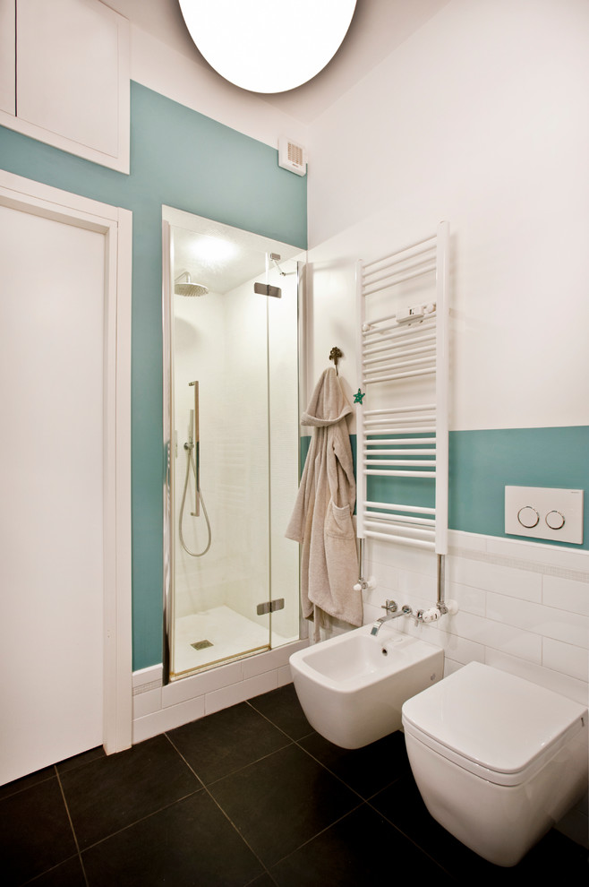 ローマにある北欧スタイルのおしゃれな浴室の写真