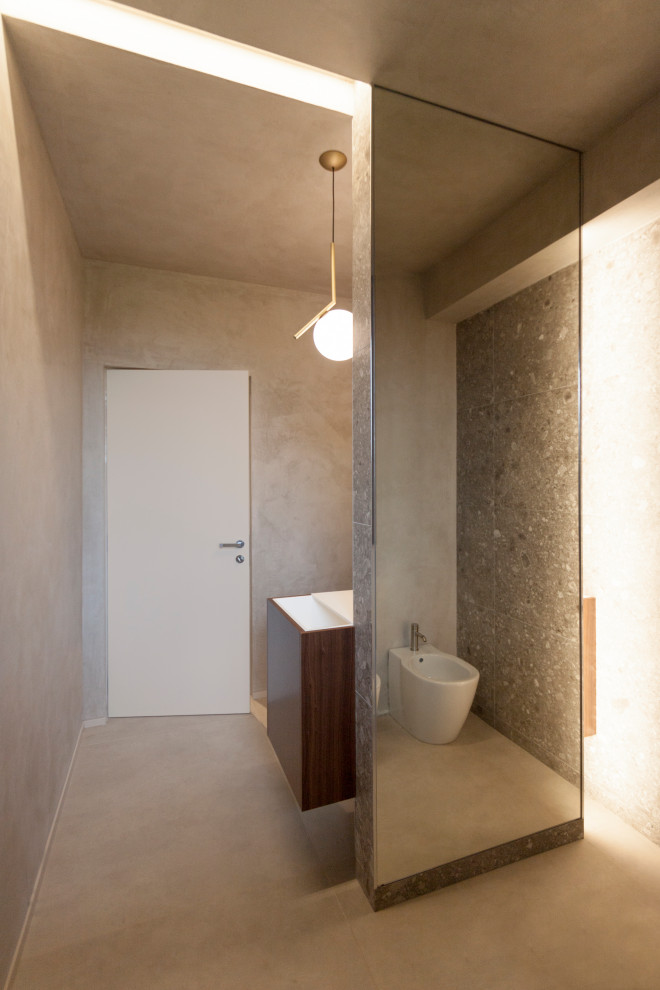 ボローニャにあるコンテンポラリースタイルのおしゃれな浴室の写真