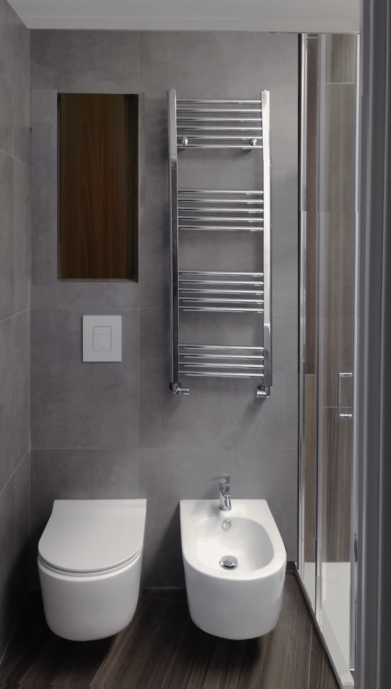 Inspiration for a medium sized modern shower room bathroom in Rome with glass-front cabinets, light wood cabinets, a corner shower, a wall mounted toilet, grey tiles, porcelain tiles, grey walls, brick flooring, a vessel sink, wooden worktops, brown floors, a sliding door, beige worktops, a single sink, a floating vanity unit and a drop ceiling.