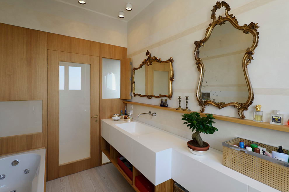 Bathroom - eclectic bathroom idea in Milan