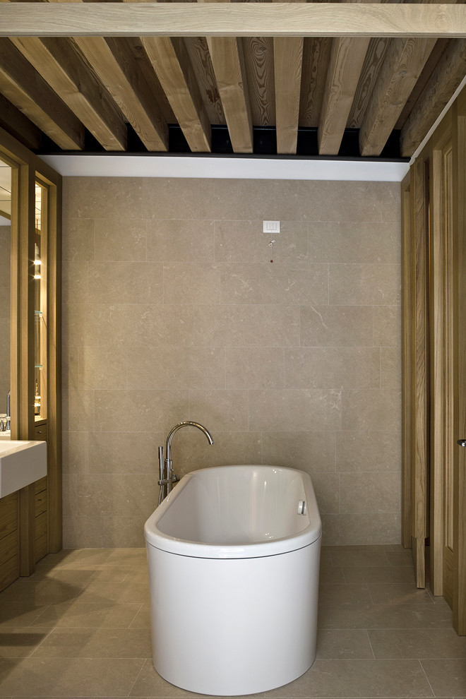 Bathroom - contemporary bathroom idea in Milan
