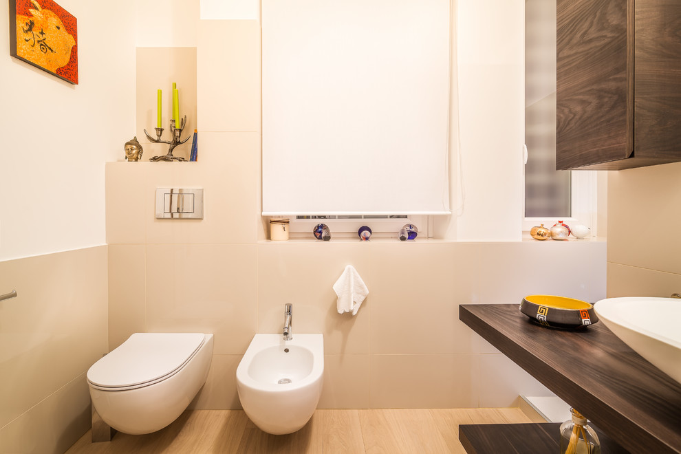 This is an example of a large contemporary bathroom in Rome.