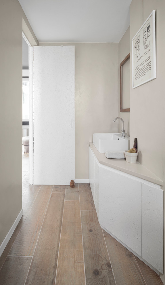 Immagine di una piccola stanza da bagno scandinava