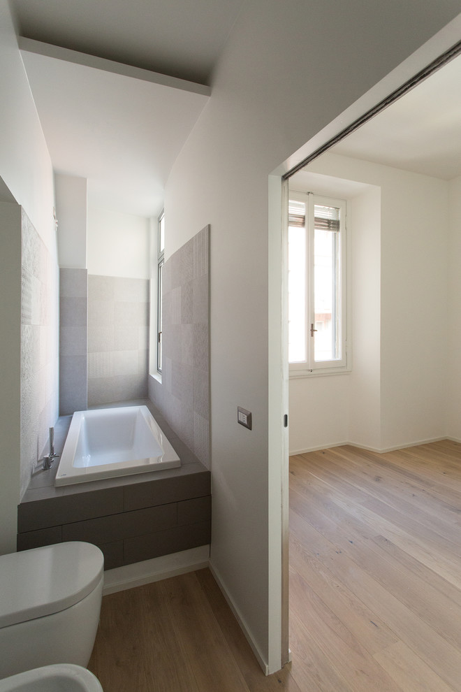 Modernes Badezimmer in Mailand