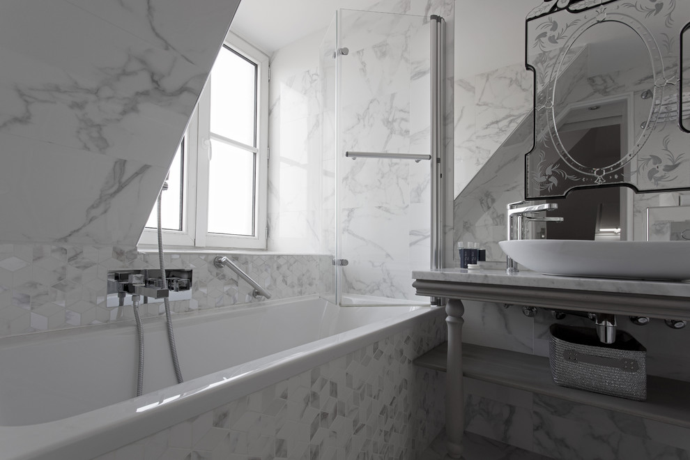 Свежая идея для дизайна: ванная комната в стиле модернизм с белой плиткой, керамогранитной плиткой, белыми стенами, полом из керамогранита и столешницей из плитки - отличное фото интерьера