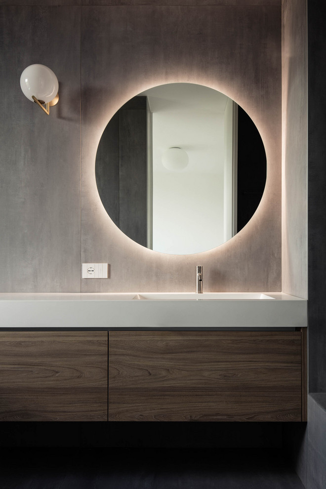 Ispirazione per una stanza da bagno padronale minimalista di medie dimensioni con top in superficie solida