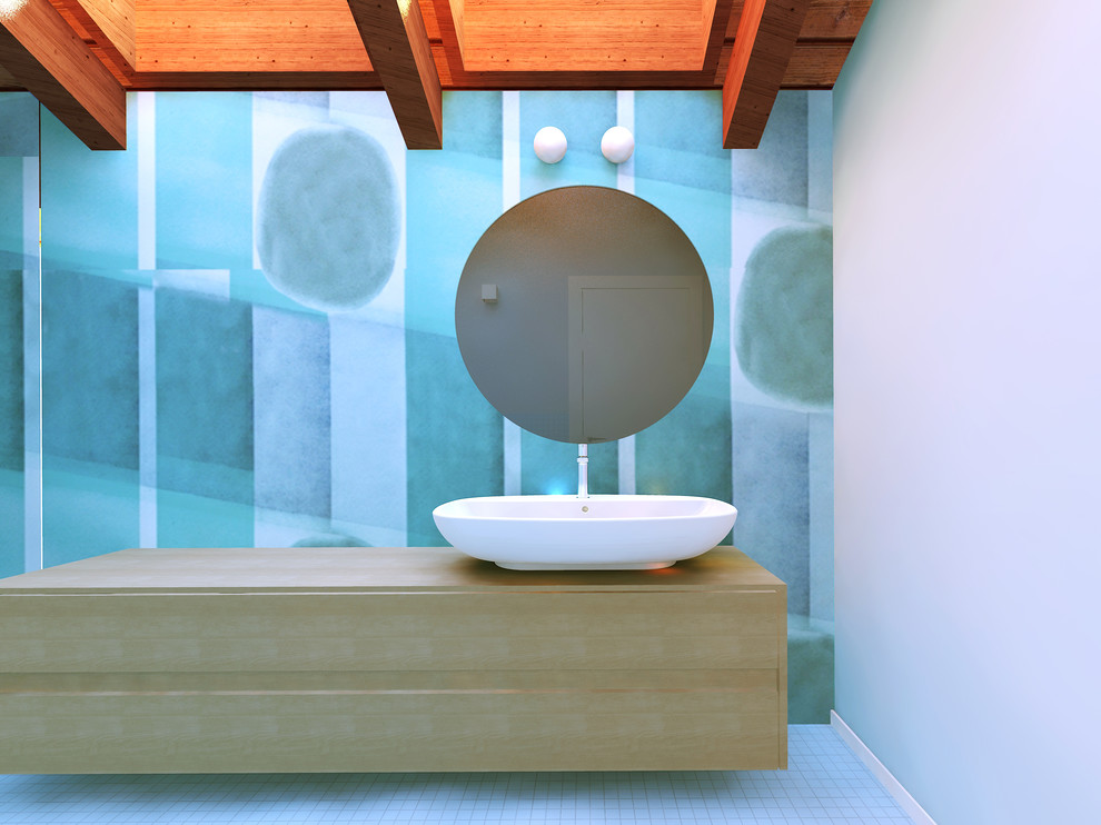 Пример оригинального дизайна: детская ванная комната среднего размера в современном стиле с плоскими фасадами, светлыми деревянными фасадами, душем без бортиков, инсталляцией, зеленой плиткой, керамогранитной плиткой, полом из керамогранита, настольной раковиной, столешницей из дерева, душем с распашными дверями, синими стенами и синим полом