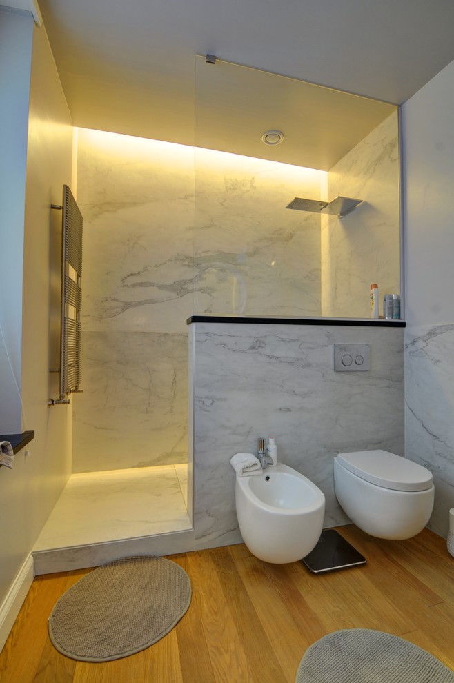Immagine di una stanza da bagno contemporanea di medie dimensioni
