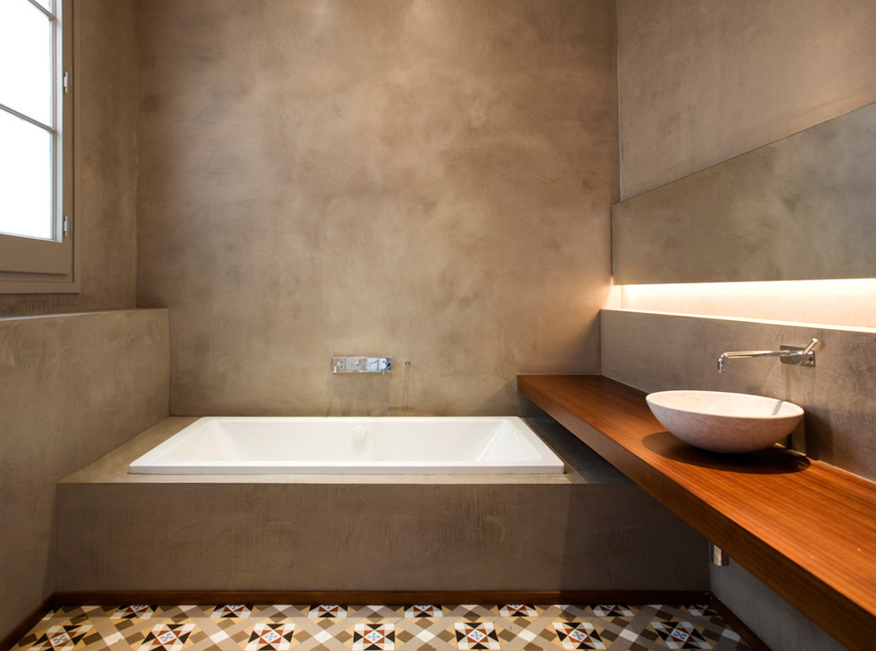 フィレンツェにあるモダンスタイルのおしゃれな浴室の写真