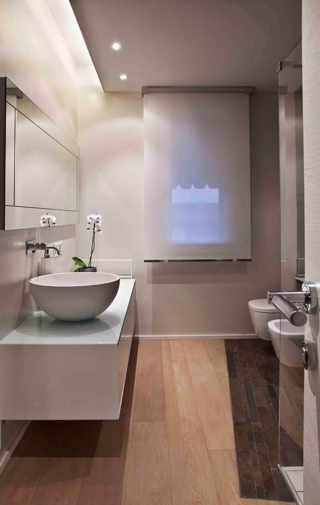 フィレンツェにあるコンテンポラリースタイルのおしゃれな浴室の写真