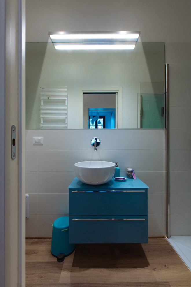 Ispirazione per una piccola stanza da bagno design