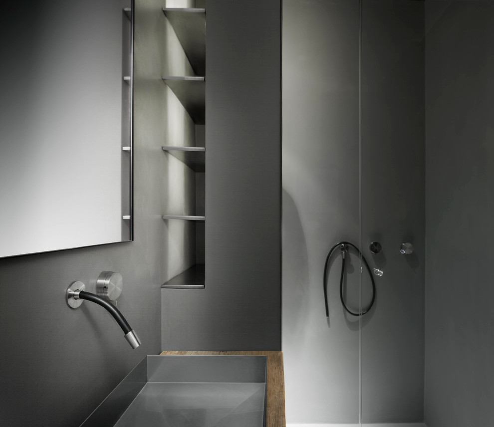 Foto di una piccola stanza da bagno contemporanea con doccia a filo pavimento