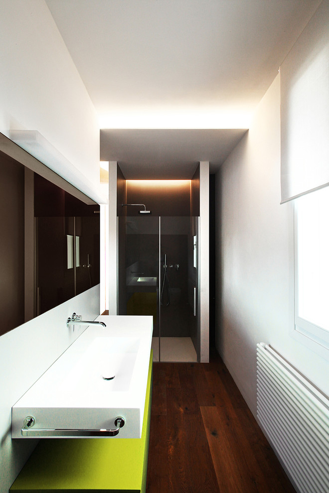 This is an example of a contemporary bathroom in Bologna.