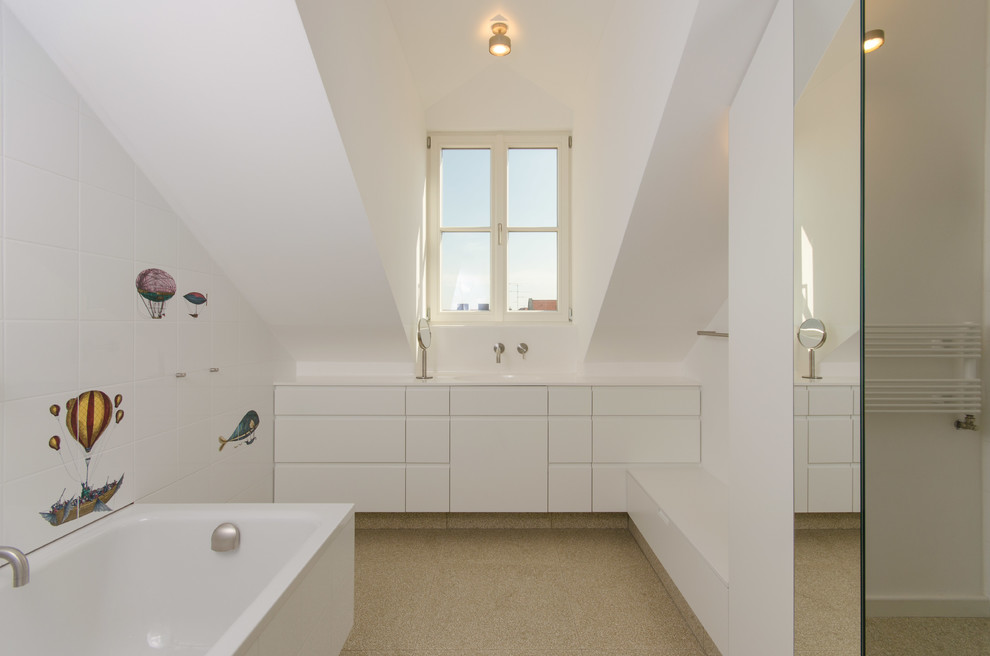 Foto di una stanza da bagno per bambini minimal con pareti bianche e pavimento alla veneziana