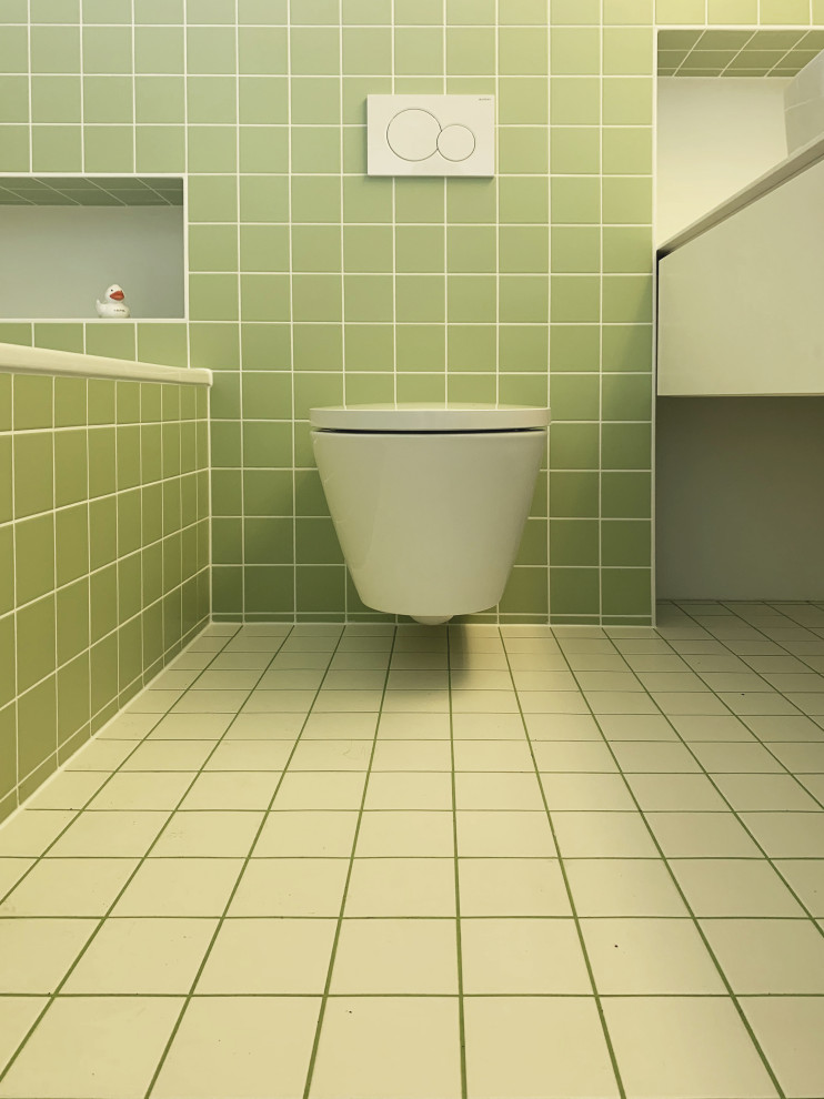 Пример оригинального дизайна: детская ванная комната в стиле модернизм