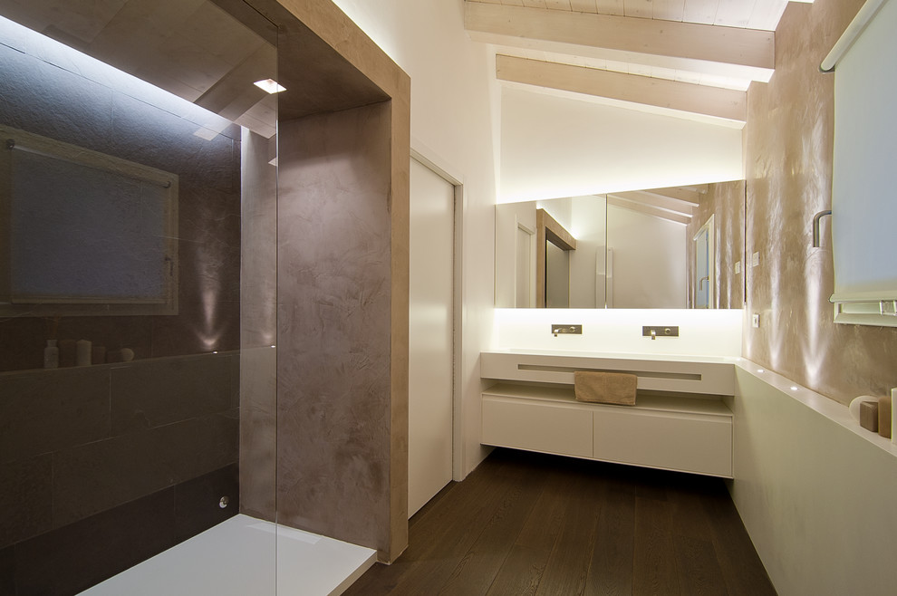 Inspiration for a contemporary bathroom remodel in Venice