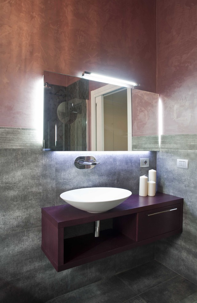 Inspiration for a contemporary bathroom in Florence.