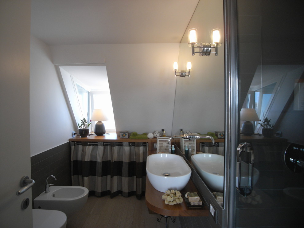 Modernes Badezimmer in Rom