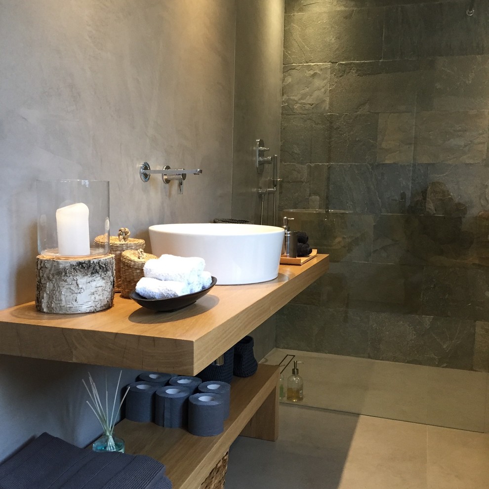 ヴェネツィアにあるコンテンポラリースタイルのおしゃれな浴室の写真