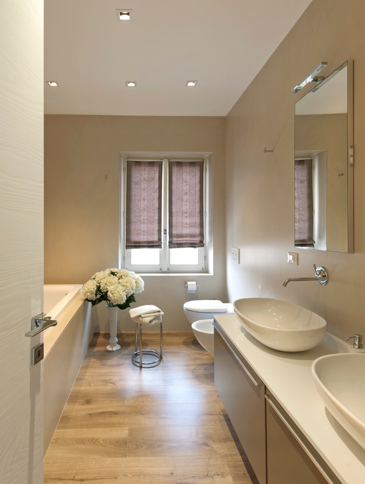 Design ideas for a contemporary bathroom in Milan.