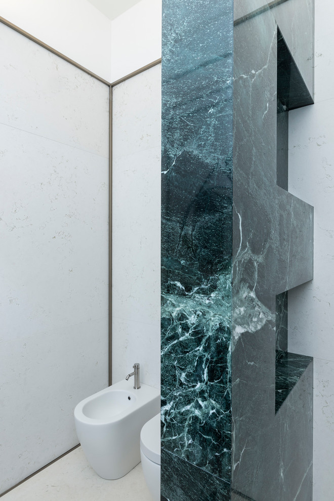 Esempio di una stanza da bagno design con pavimento in marmo