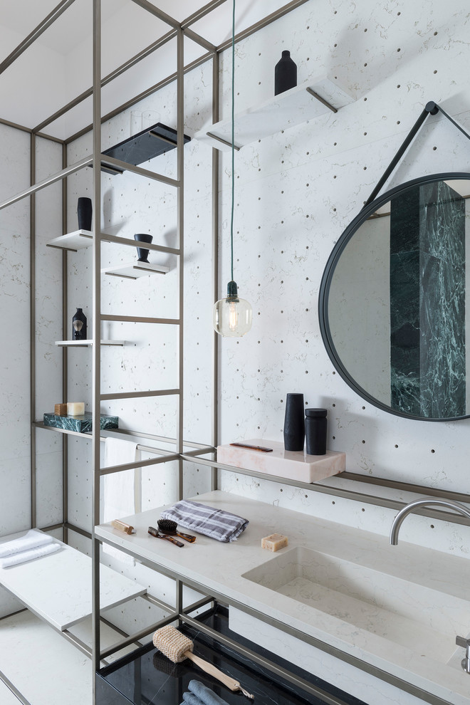 Immagine di una stanza da bagno design con pavimento in marmo