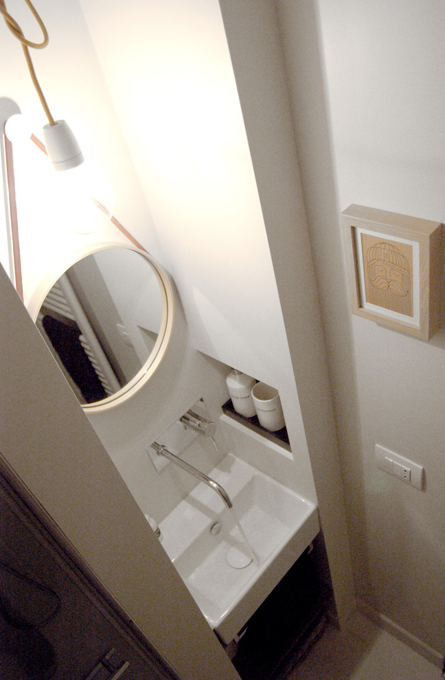 Immagine di una stanza da bagno nordica