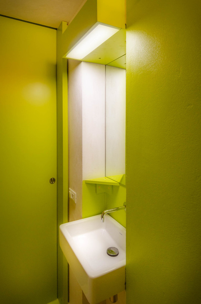 Bathroom - contemporary bathroom idea in Rome