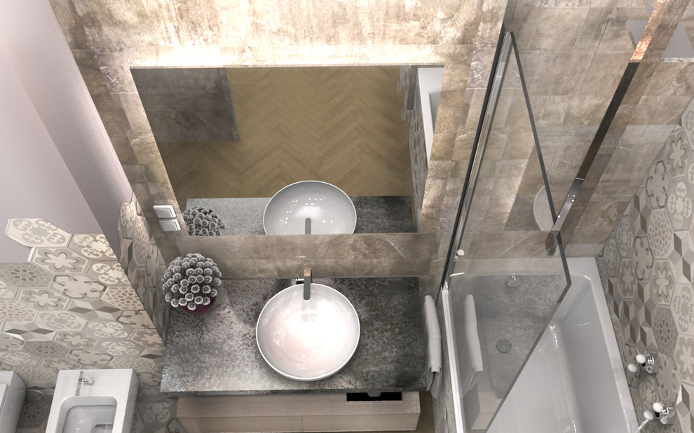 Imagen de cuarto de baño principal contemporáneo pequeño con baldosas y/o azulejos de porcelana y suelo de madera clara