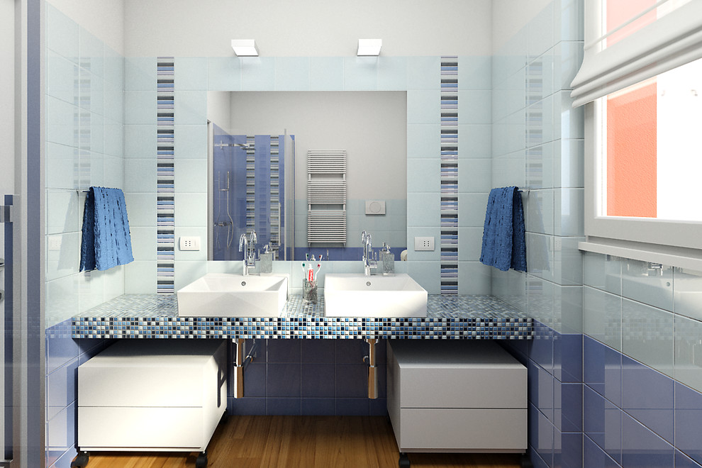Foto di una stanza da bagno minimal di medie dimensioni con pavimento in legno massello medio