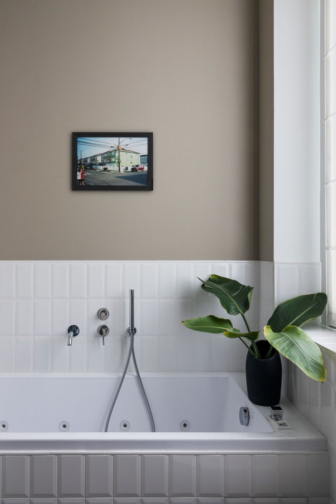 ミラノにあるミッドセンチュリースタイルのおしゃれな浴室の写真