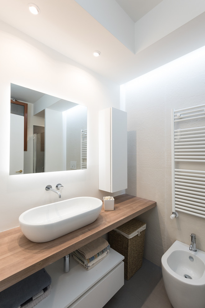 Photo of a modern bathroom in Rome with a two-piece toilet and a vessel sink.