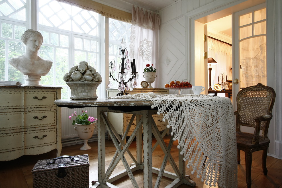 Foto di una sala da pranzo shabby-chic style