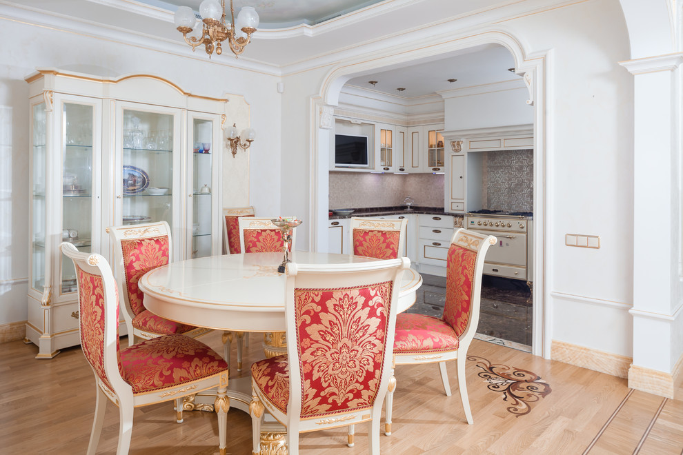 Elegant dining room photo in Moscow