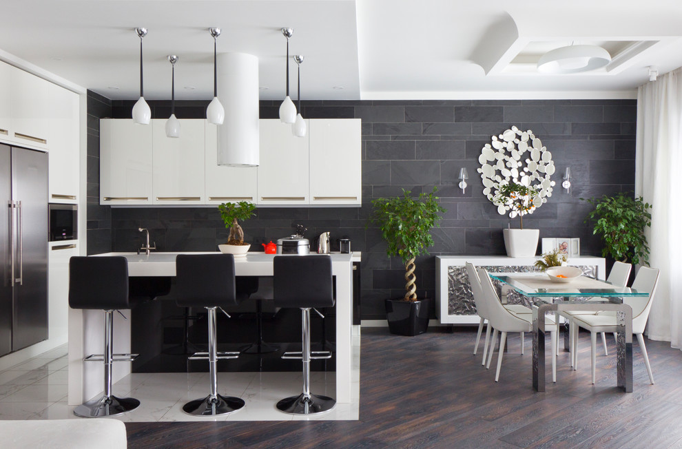 Foto de comedor de cocina actual de tamaño medio sin chimenea con paredes blancas, suelo de madera oscura y suelo negro