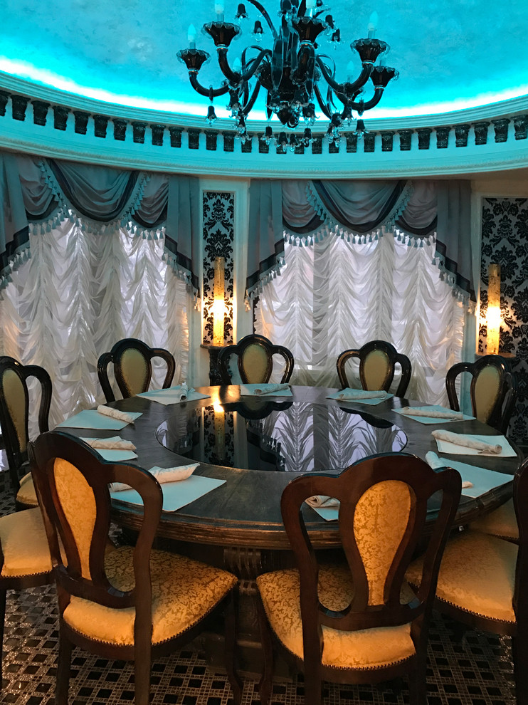 Example of an ornate dining room design in Moscow