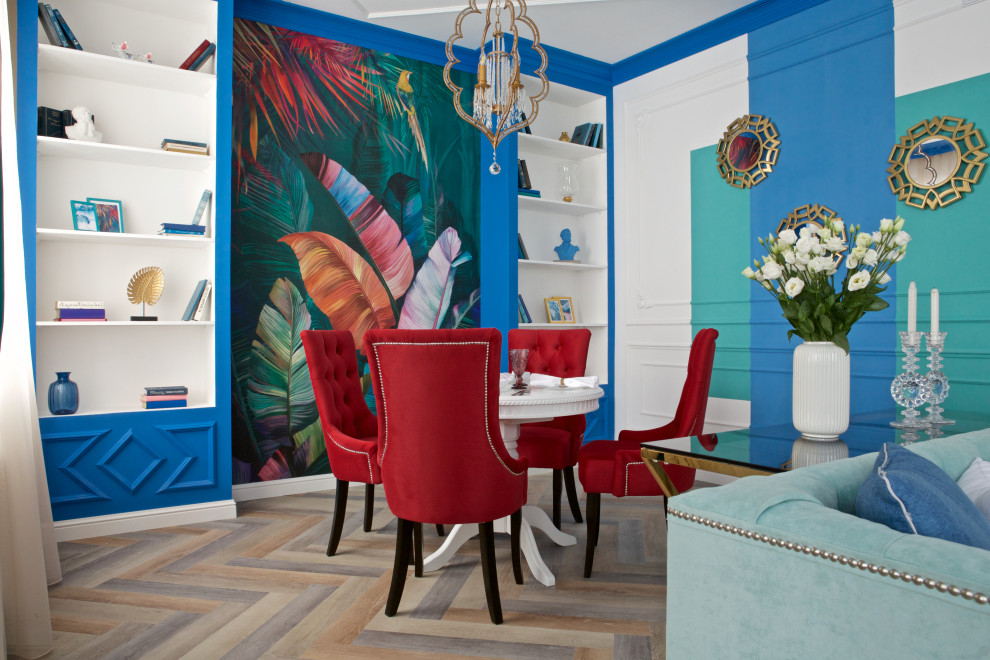 This is an example of a bohemian open plan dining room in Moscow.