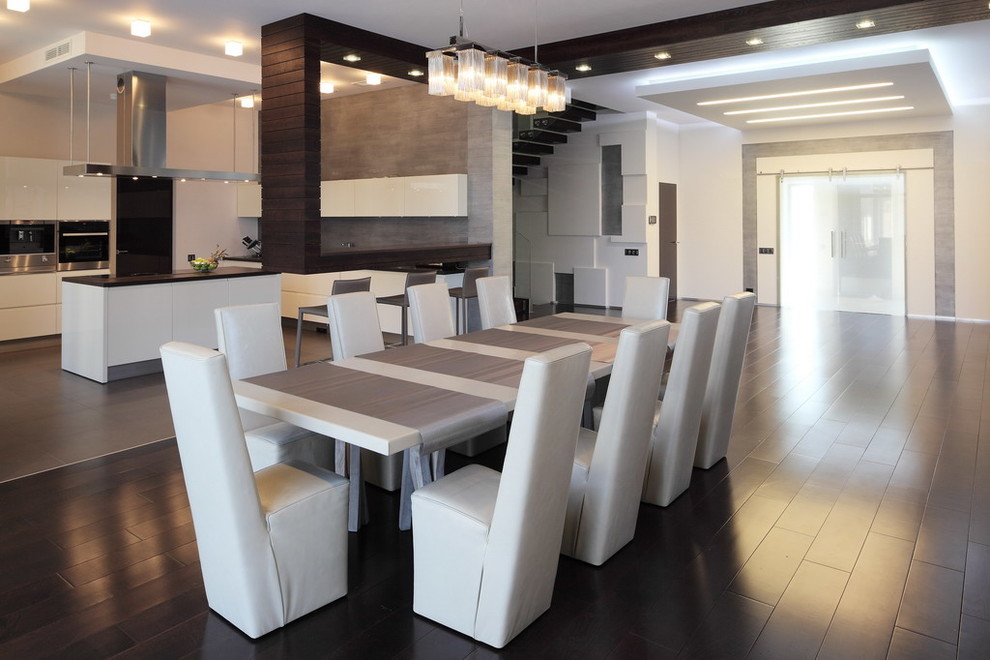 Dining room - contemporary dining room idea in Moscow