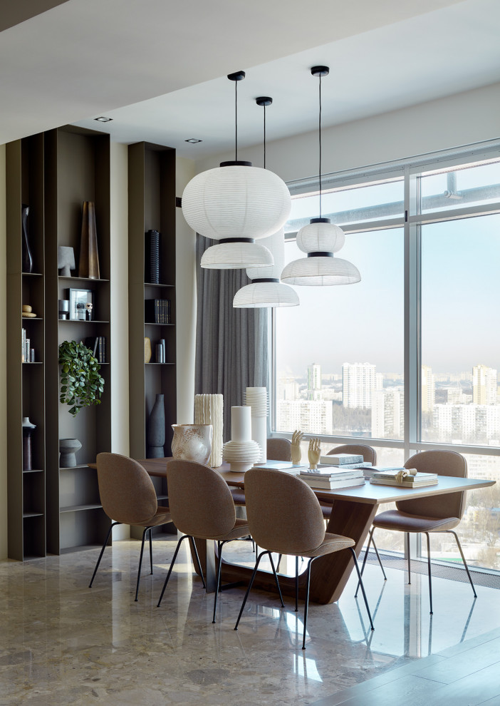 Immagine di una sala da pranzo aperta verso il soggiorno design di medie dimensioni con pareti bianche e pavimento beige