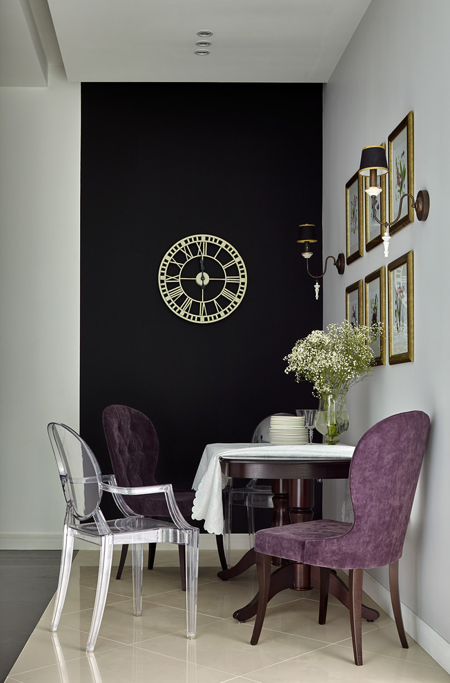 Idée de décoration pour une salle à manger design de taille moyenne avec un mur gris et un sol en carrelage de porcelaine.
