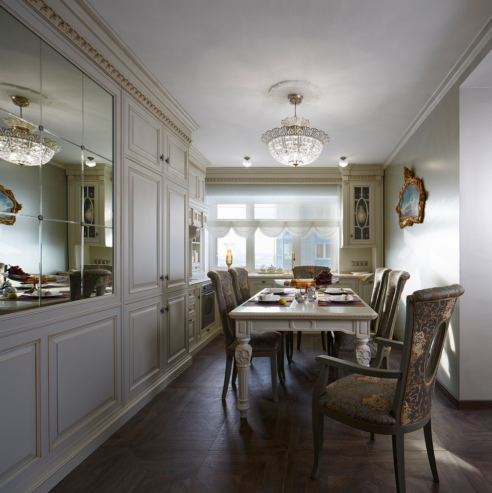 Идея дизайна: кухня-столовая среднего размера в классическом стиле с полом из керамогранита и серыми стенами