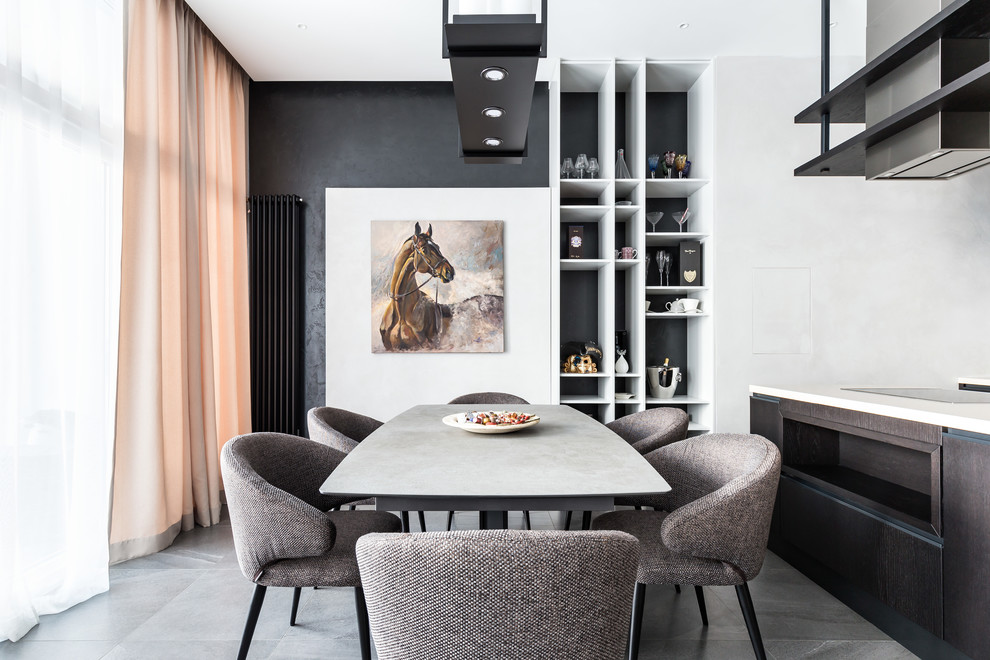Ejemplo de comedor de cocina contemporáneo con paredes negras, suelo de baldosas de porcelana y suelo gris