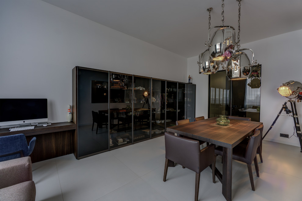 Источник вдохновения для домашнего уюта: большая отдельная столовая в современном стиле с серыми стенами и полом из керамогранита