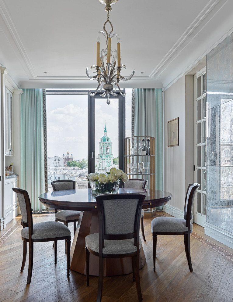 Design ideas for a classic dining room in Moscow.