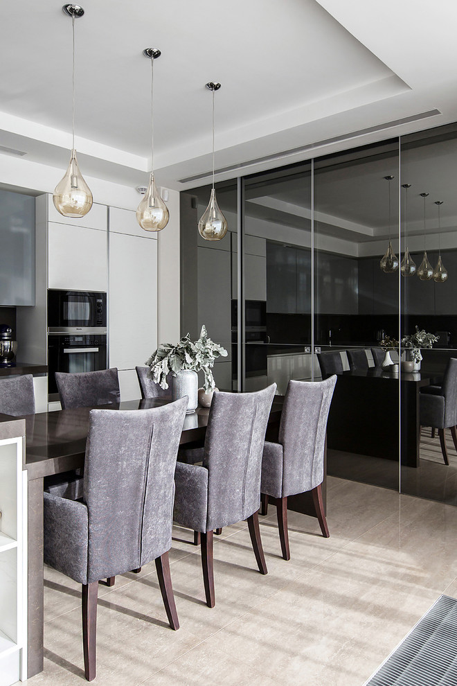 Design ideas for a contemporary dining room in Moscow.